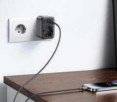 Die Ugreen DigiNest 30W USB-C Steckdosenadapter versorgt bis zu vier Geräte zeitgleich. (Bild: Amazon)