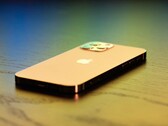 Das Apple iPhone 12 Pro Max setzt beim Nachtmodus auf digitalen Zoom, obwohl eine Tele-Kamera verfügbar wäre. (Bild: Martin Sanchez, Unsplash)
