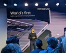 Pavan Davuluri stellt das magnetische USB-C-Ladegerät vor, das jedem Surface-Ultra-Laptop beiliegt
