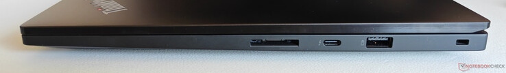Rechts: SD-Kartenleser, USB-C 4.0 mit Thunderbolt 4 (40 GBit/s, DisplayPort 2.1, Power Delivery 3.0), USB-A 3.2 Gen.2 (10 Gbit/s, Powered), Kensington Lock