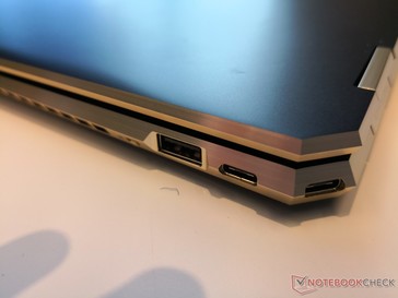 Links neben dem USB-Anschluss lässt sich die Webcam deaktivieren.