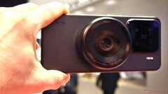 Das Xiaomi 17 Ultra könnte mit externer Zoom-Optik ein wenig dem Leica-Kamera-Prototypen ähneln, der am MWC 2025 vorgestellt wurde. (Bildquelle: Notebookcheck)