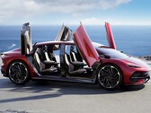 Neben einem besonders windschnittigen Design ist die elektrische Sport-Limousine von Aehra auch mit extravaganten Flügeltüren ausgestattet (Bild: Aehra)