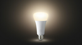 Die neue Philips Hue White (E27) leuchtet bis zu 1.600 Lumen hell. (Quelle: Signify)