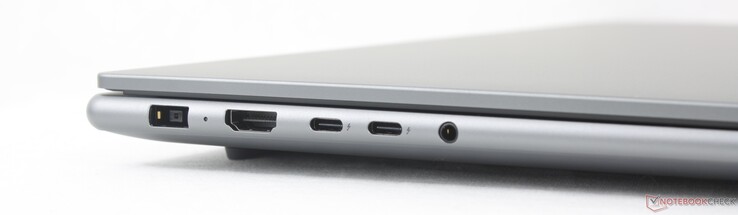 Links: Netzteil, HDMI 2.1, 2x USB-C 4.0 Thunderbolt 4 mit DisplayPort 2.1 + Power Delivery (100 W), 3,5-mm-Kopfhörer