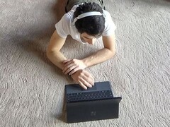 Surface Duo: Microsoft-CPO postet erstes Foto-Sample der Kamera.