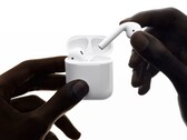 Die AirPods der zweiten Generation werden derzeit als günstigste TWS von Apple vermakrtet. (Bild: Apple)