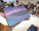 Ein deutlich matteres Display als am Samsung Galaxy Z Fold8, aber nicht vollständig faltenlos: Apples iPhone Duo.