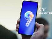 Mit einem 5,9 Zoll Display ist das Asus Zenfone 9 eines der kleinsten Flaggschiffe mit Snapdragon 8+ Gen 1. (Bild: Asus)