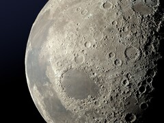 Symbolbild zeigt die Oberfläche des Mondes (Bildquelle: bellergy - Pixabay)