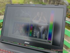 Im Freien bei bewölktem Himmel