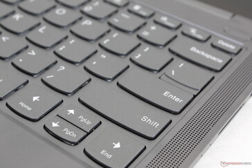 Halbierte Pfeiltasten zugunsten einer längeren Umschalttaste