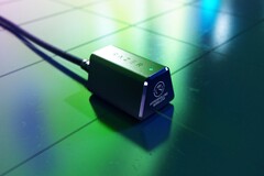 Das Razer Hyperpolling Dongle vervierfacht die drahtlose Abtastrate der Razer Viper V2 Pro. (Bild: Razer)