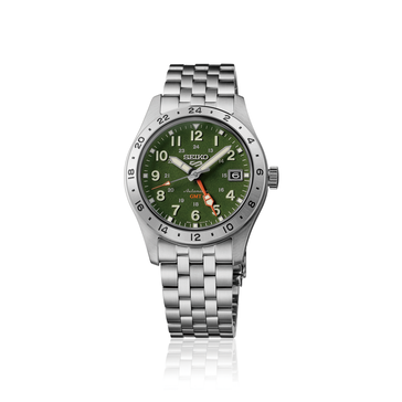 Vorderansicht der Seiko 5 Sports Field GMT HDB001 mit grünem Zifferblatt