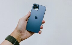 Durch den Launch des iPhone 12 könnte Apple in den USA im vierten Quartal 2020 wieder mehr Smartphones absetzen als Samsung. (Bild: Bagus Hernawan, Unsplash)