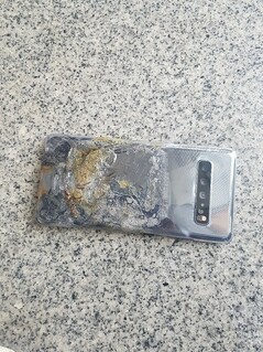 Zerstörtes Samsung Galaxy S10 5G (Quelle: Naver/User Rivon)