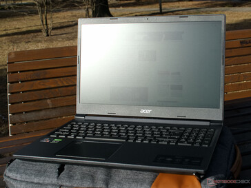Acer Aspire 7 im Außeneinsatz