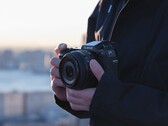Fujifilm soll das GFX-System schon in rund zwei Wochen um ein besonders kompaktes Modell erweitern. (Bildquelle: Fujifilm)