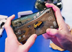 Das Samsung Galaxy S23 Ultra erreicht nicht ganz die Bildschirmhelligkeit des Apple iPhone 14 Pro. (Bild: Samsung)