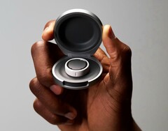 Die Ladehülle macht das Aufladen des Oura Ring 4 auf Reisen komfortabler. (Bildquelle: Oura)