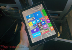 Der späte Nachfolger des Surface 3 (hier im Bild) als Konkurrenz zu iPads und Chromebooks.