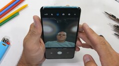 Das ZTE Axon 30 stellt sich einem Hands-On und Durability-Test des YouTubers JerryRigEverything.