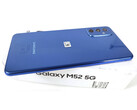 Samsung gelingt mit dem Galaxy M52 5G ein ansprechendes und leichtes Mittelklasse-Handy.