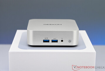 Geekom A8 - Anschlüsse an der Vorderseite