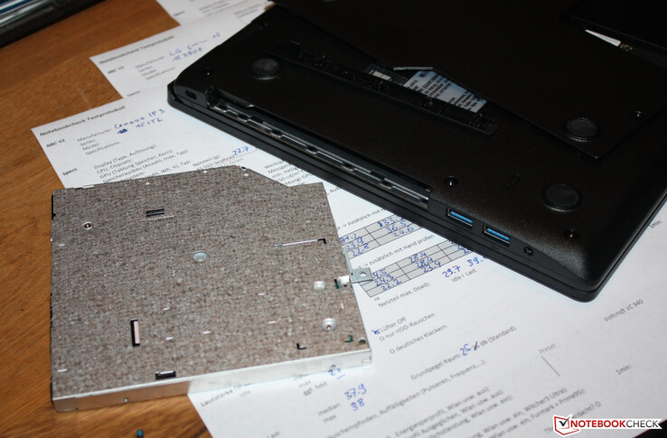 Fujitsu Lifebook A3510: Auf das DVD-Laufwerk muss verzichtet werden, um die Ausschreibungskriterien zu erfüllen.