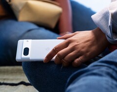 Das Google Pixel 8 soll entgegen früherer Gerüchte doch einen SIM-Karten-Slot erhalten. (Bild: Google)