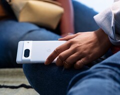 Das Google Pixel 8 soll entgegen früherer Gerüchte doch einen SIM-Karten-Slot erhalten. (Bild: Google)