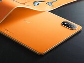 Das Honor Pad V8 Pro ist mit einer orangen Rückseite mit Leder-Textur und Kanten in Akzentfarbe erhältlich. (Bild: Honor)