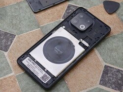 Akku des Gigaset GS6 Pro kann nur mit einem Schraubenzieher gewechselt werden