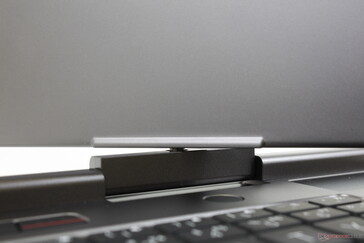 Das Gelenk, mit dem das drehbare Display am Sockel befestigt ist, hätte fester sein können, um ein besseres Gefühl der Langlebigkeit zu vermitteln