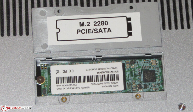 Eine SATA-SSD dient als Systemlaufwerk.