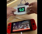 Im Bild: Ein Modder, der das Link-Kabel des Nintendo Game Boy Advance benutzt, um den GBA als Controller für die Nintendo Switch zu verwenden.