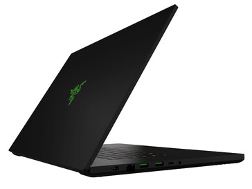 Das Razer Blade 17 kommt im Gegensatz zu den kleineren Geschwistermodellen mit einem Ethernet-Port (Bild: Razer)