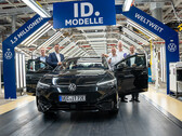 Volkswagen Werk Emden: Im August 2025 feierte der Autokonzern noch die Auslieferung des 1,5-millionsten vollelektrischen ID. Modells, einen VW ID.7 Tourer Pro. Jetzt stehen weltweit zehntausende Jobs auf der Kippe.