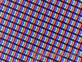 Scharfes Bild dank des dünnen, glänzenden Overlays und des hohen PPI-Wertes