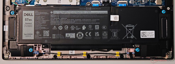 Der 57-Wh-Akku bietet genug Reserven für einen durchschnittlichen Arbeitstag.