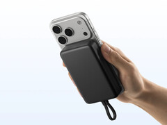 Die neue Xiaomi-Powerbank kann dank Qi 2.2 magnetisch am Smartphone befestigt werden und dieses kabellos aufladen