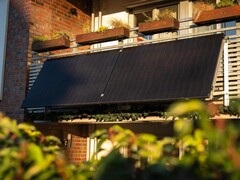 Ein Balkonkraftwerk hilft beim Sparen von Stromkosten - und ist bei der Wahl der richtigen Komponenten gar nicht so unästhetisch. (Bildquelle: Balkonstrom)