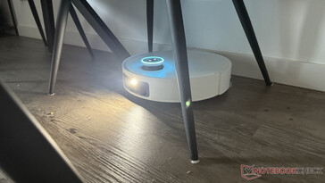 Im Stuhlbein-Labyrinth mit eingeschalteter LED