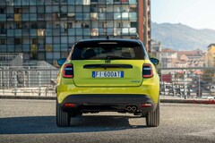 Fiat: Der neue Fiat 600 Sport ist das Topmodell der Baureihe für 2026 und kommt mit exklusiven Design-Details (Bild: Fiat).