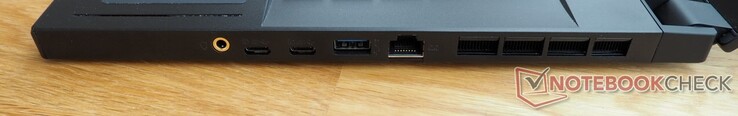 rechte Seite: Klinke, 2x USB-C 3.2 Gen2 inkl. DisplayPort, USB-A 3.2 Gen2, RJ45-LAN