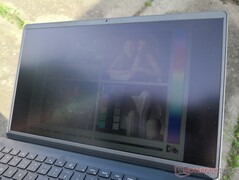 Draußen bei direktem Sonnenlicht