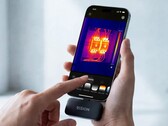 Die neueste Wärmebildkamera von Rision nutzt die Smartphone-Kamera, um die Bildqualität zu verbessern.