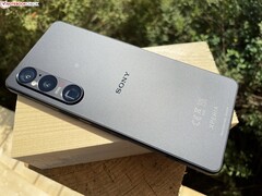 Der Nachfolger des abgebildeten Xperia 1 VI soll erstmals magnetische Qi2-Ladegeräte unterstützen. (Bildquelle: Notebookcheck)