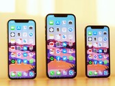 Die beiden teuersten iPhone 12-Modelle konnten Apples Erwartungen übertreffen, das iPhone 12 mini verkauft sich aber nur schleppend. (Bild: Denis Cherkashin)