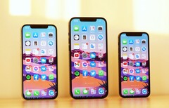 Die beiden teuersten iPhone 12-Modelle konnten Apples Erwartungen übertreffen, das iPhone 12 mini verkauft sich aber nur schleppend. (Bild: Denis Cherkashin)